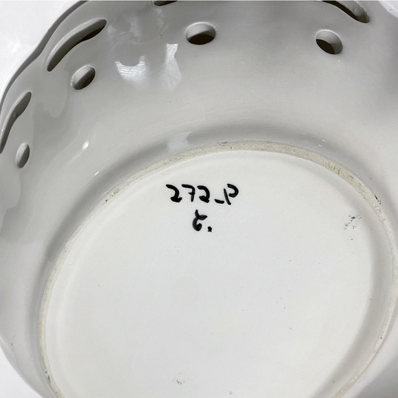 Hand Painted Floral Oval Reticulated Dish Bowl Scalloped Edge Made in Portugal - Picture 4 of 6